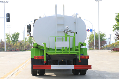 解放13吨洒水车 环卫作业的得力助手