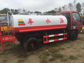 淄博的油罐车与洒水车 城市运行的双重保障