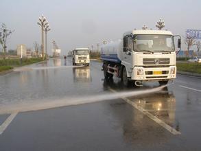 洒水车的多重使命 不止于“洒水”的环卫车